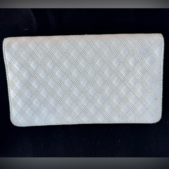 Chanel Diamond Stitch Quilted Wallet White Silver with Holo, Card and Box - EUC - Picture 6 of 14